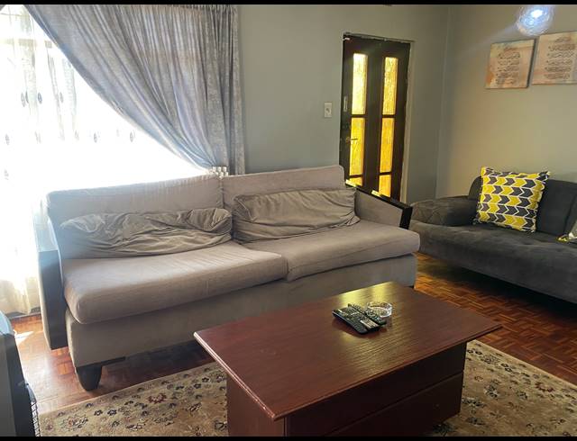 5 BEDROOM HOUSE FOR SALE IN ROBERTSHAM